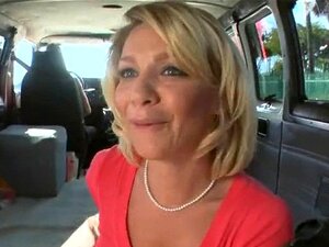 Offre de sexe coquine pour une jolie chérie. Une adorable chérie