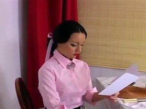 Femmes de chambre françaises se déshabillent