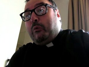 Le prêtre Damian profite de cette mignonne blonde chaude qui