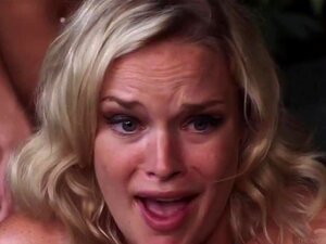 Amy Reid, Angelina Ashe et Katy Magnuson dans Busty Cops Go Hawaiian,