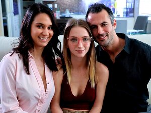 La belle-fille adoptive solitaire offre son corps