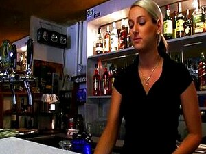 Barmaid Lenka chatte baisée pour du fric
