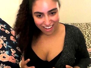 Le jeu de chatte a entraîné un orgasme intense pour une Indienne