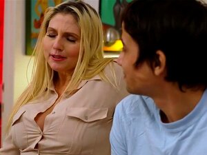 NaughtyAmerica : La belle-mère chaude que j'aimerais baiser Christie