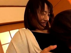 Découvrez les désirs insatiables d'une sublime MILF japonaise aux
