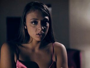 Les rencontres en ligne avec des mignonnes se terminent par une baise