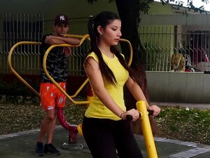 MA BELLE-SŒUR COLOMBIENNE INFIDÈLE M'APPRENAIT À FAIRE DE
