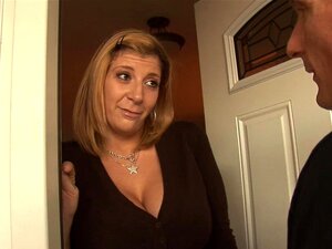 BACKSIDE Sara Jay fait rebondir son GROS cul pour une bite de plombier