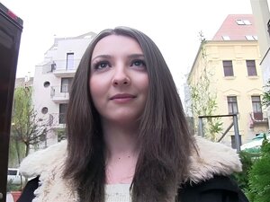 PublicAgent cutie cheveux bruns se fait défoncer dur dans une chambre