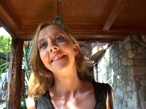 Blonde mignonne en anal