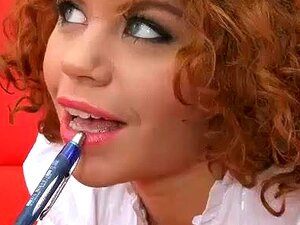 Vixen enflammée. Dompter la rousse flamboyante Netu n'est pas une