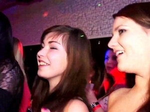 Petite salope amateur baisée. Petite salope amateur pilonnée contre