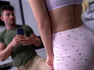 La nana Mona Blue veut devenir célèbre sur TikTok avec ses