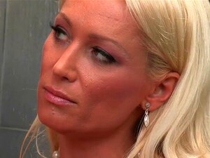 La mignonne coquine serrée Elaina Raye et sa belle-mère aux gros