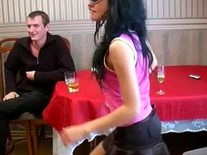 Fête de sexe avec blow Job dans la salle de bain