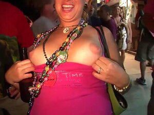 Incroyable pornstar en plein air, film porno strip-tease, les caméras