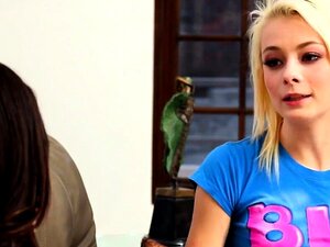 La chatte de la belle-ado gicle