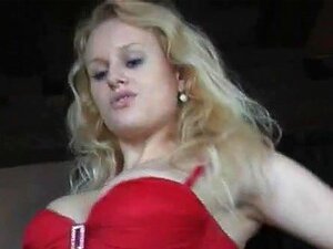 Une blonde aux gros seins fait un lapdance sauvage, Veronika adore