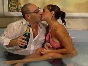 Sexe sous le bain avec Roberto Malone - brighteyes69r