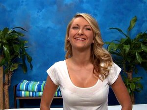 Petite mignonne mince bien baisée. La petite mignonne mince se fait