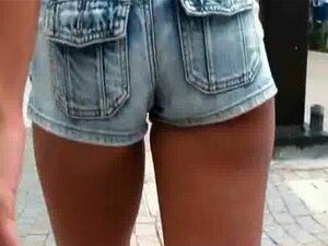 Un mec lisse paie une fille sexy pour du sexe 25