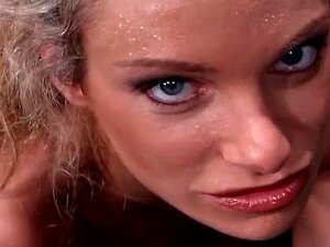 Une salope à gros nichons est prête à tout