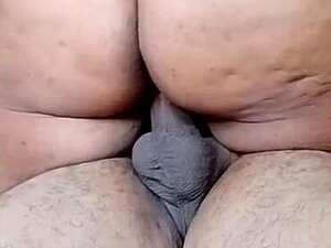 Vue rapprochée de mon cul trempé de femme et de ma couille ???????