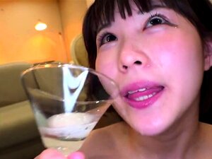 Petite pipe japonaise avec une moustache crémeuse