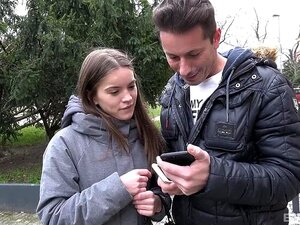 Evelina Darling fait une pipe même si elle a des bagues sur les dents