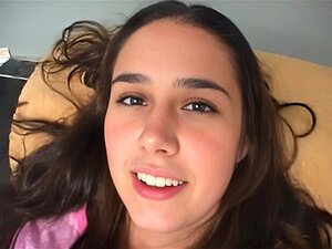 Magnifique Kacey reçoit 6 soins du visage!