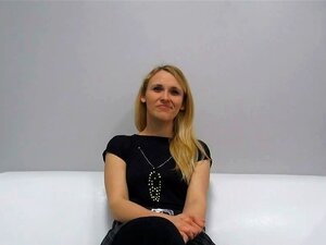 Jeune mariée fraîche se fait baiser le cul et se fait éjaculer sur