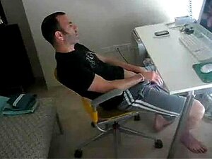 Le mari de la sœur se masturbe -