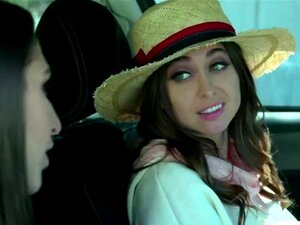 Abella Danger se fait lécher le cul et s'asseoir sur le visage par la