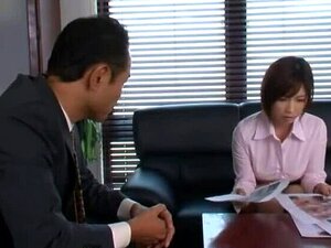 Une buxomie asiatique divine se fait baiser dans une vidéo porno