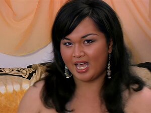 Shemale asiatique ronde Tia Ladyboy se fait fesser