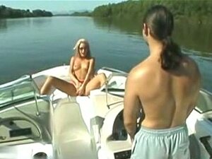Baise anale en bateau et sur la plage