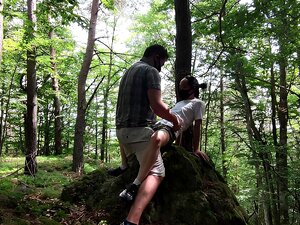 Sexe en plein air dans une forêt sauvage !!!