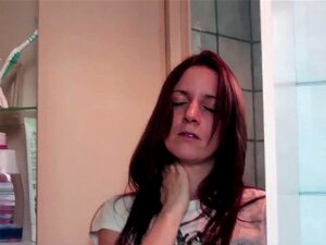 Les filles lesbiennes amateurs se font lécher et pénétrer leurs