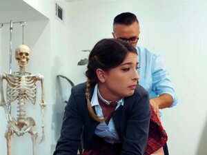 Le prof remet Kristen Scott à sa place