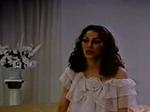 Rêves érotiques avec une brune sexy