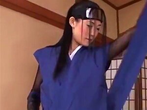 Regardez ces belles-belles-belles-filles ninja excitantes montrer leur