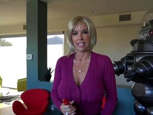 MILF blonde aux gros nichons avale du sperme