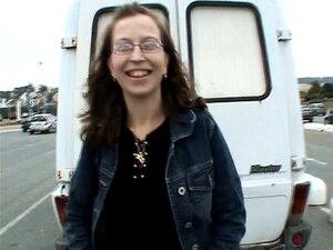 Virginie en gangbang dans une camionnette