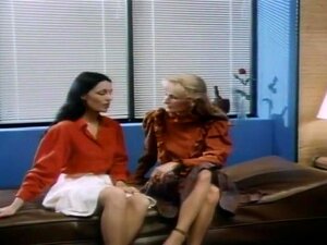 La chatte blonde mouillée d'Hypatia Tongues Sheila, célèbre babe