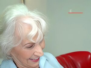 Cette vieille et jolie salope, Norma, est loin d'être la femme de