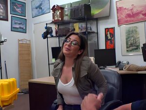 Charlie Harper dans Fucking Frenchy For A Flight - XXXPawn, amis de