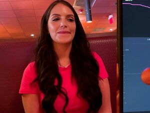 Jouir en public avec un jouet interactif au DÉJEUNER! Jouet