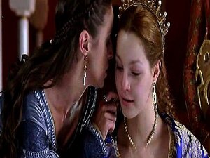 Esther Nubiola et Ingrid Rubio toutes deux nues dans des scènes de