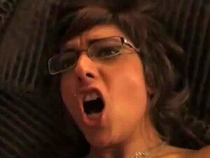 Brune française. Fille française