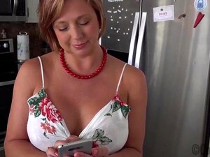 Le beau-père célèbre alors le beau-fils baise la belle-mère -